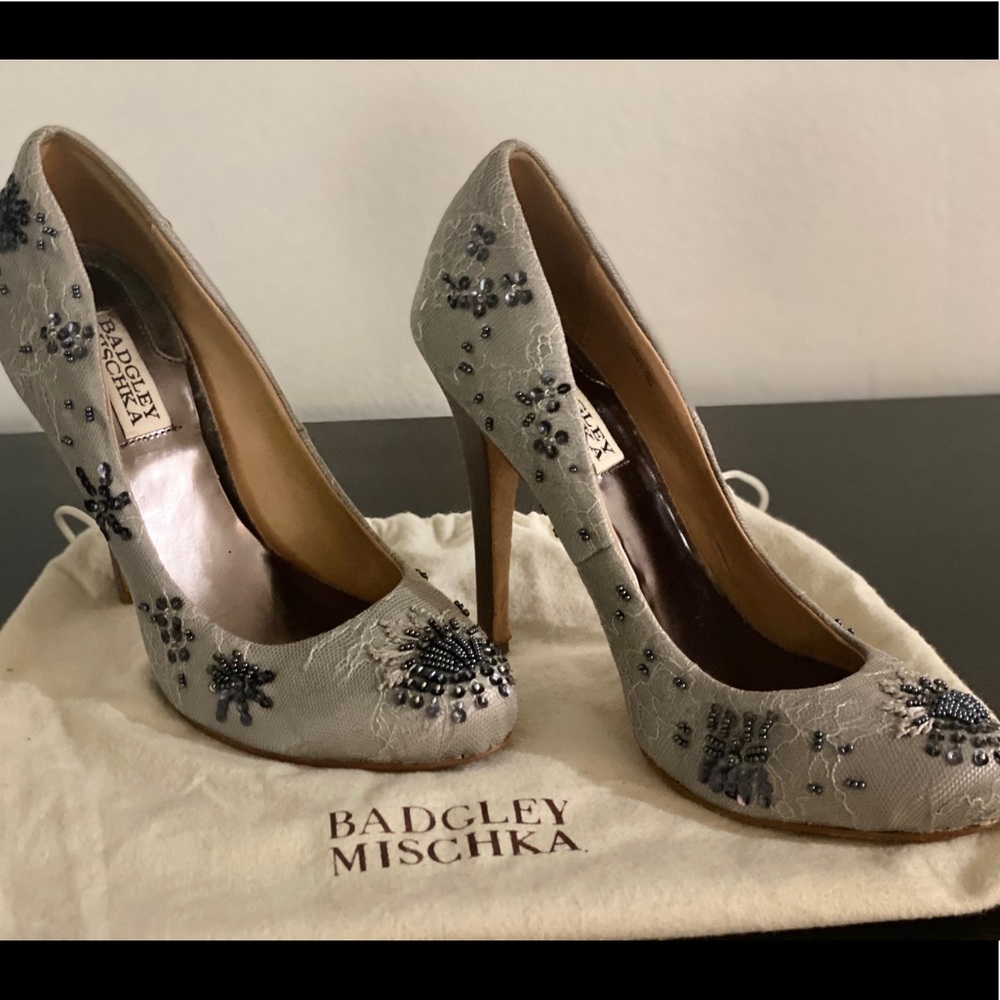 Badgley Mischka Silver & Navy Pumps